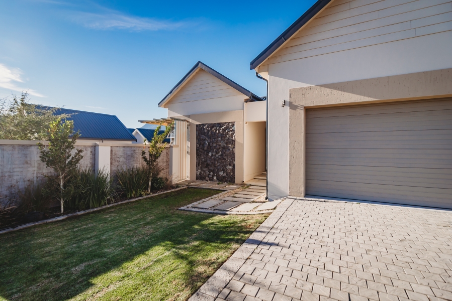 4 Bedroom Property for Sale in Kingswood Golf Estate Western Cape